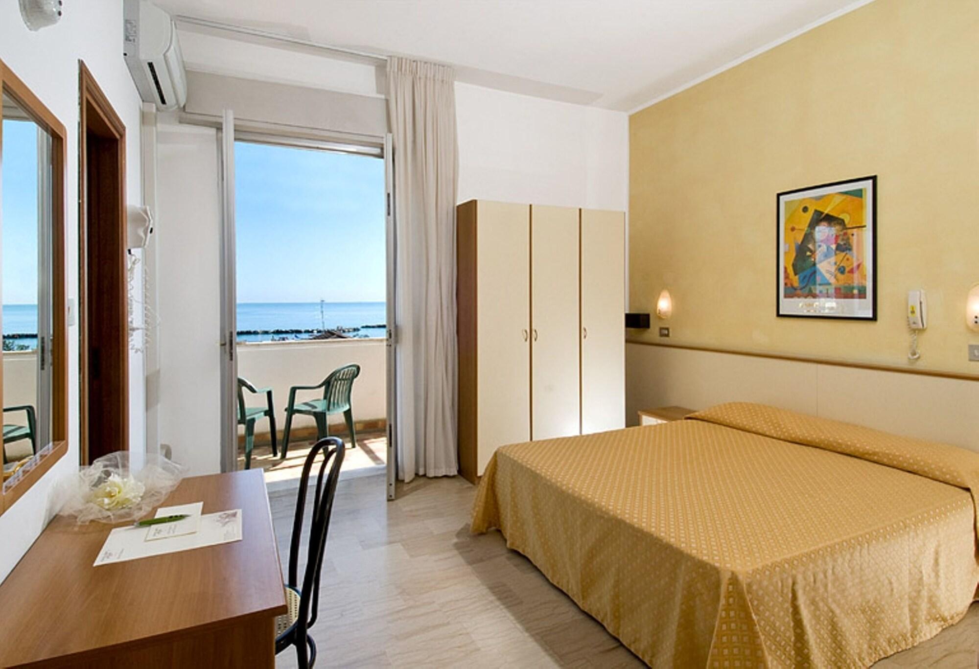 Hotel Arabesco Rimini Esterno foto