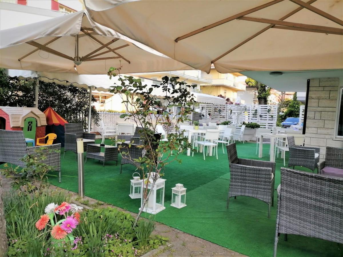 Hotel Arabesco Rimini Esterno foto
