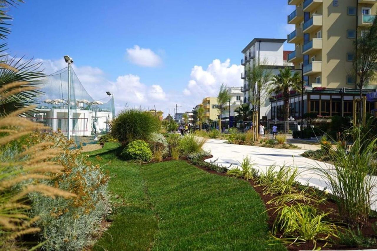 Hotel Arabesco Rimini Esterno foto