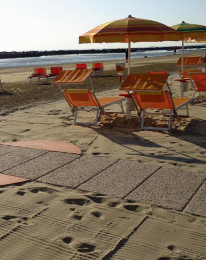 Hotel Arabesco Rimini Esterno foto