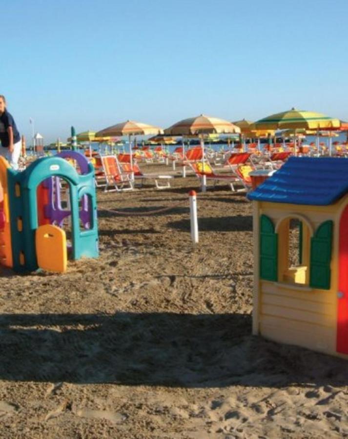 Hotel Arabesco Rimini Esterno foto