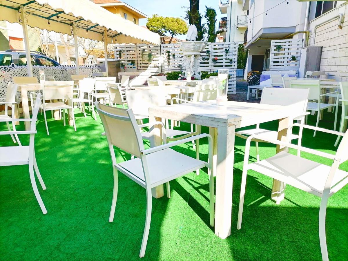 Hotel Arabesco Rimini Esterno foto
